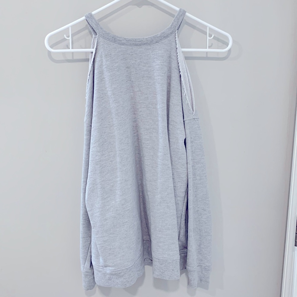 Shoulder cut out crew neck